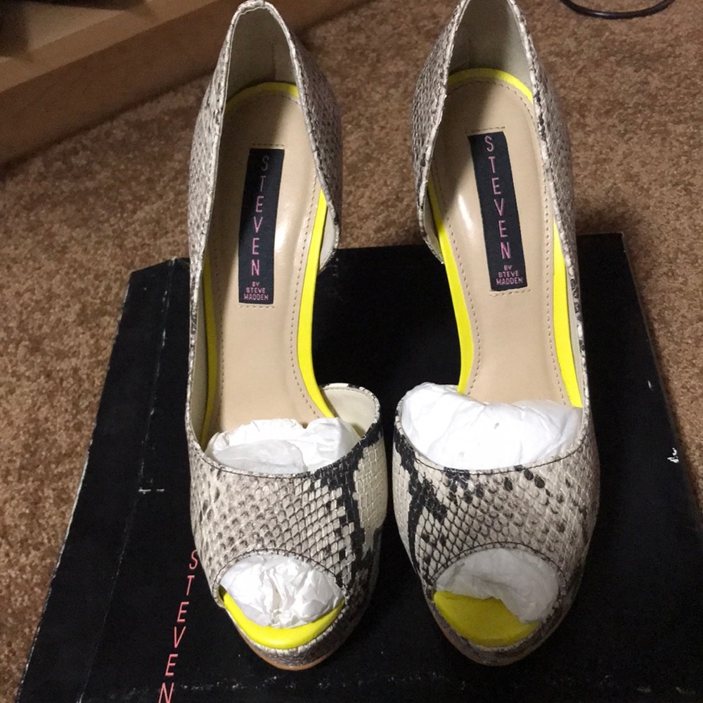 Steven by Steve Madden Amplifyd Snake-Print Pump